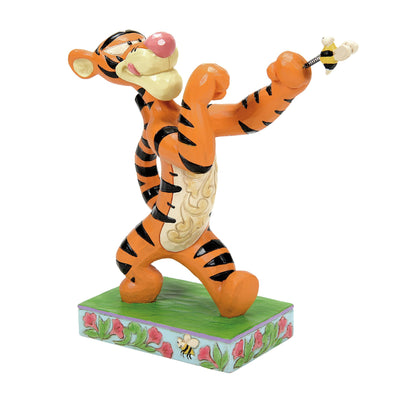Bee Fighting (Tigger Fighting a Bee Figurine) - Disney Traditons by Jim Shore - Jim Shore Designs UK