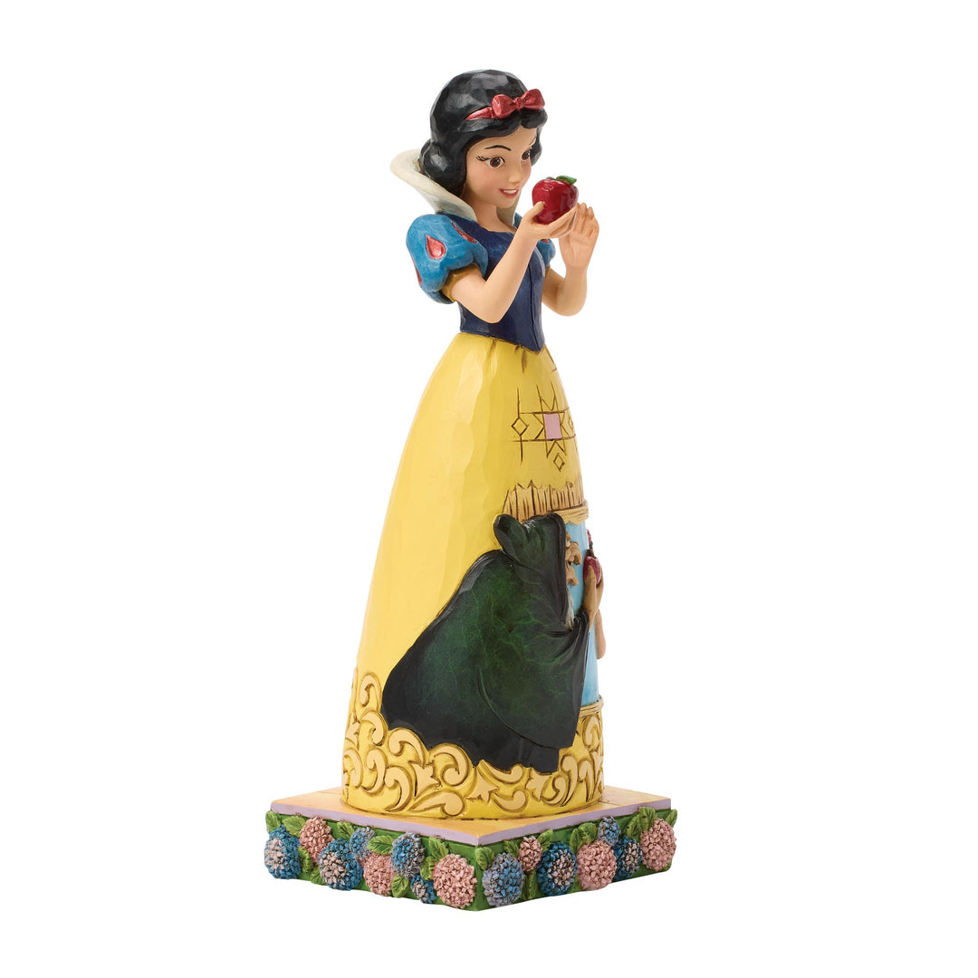 A Poisoned Promise (Snow White Dress Scene Figurine)