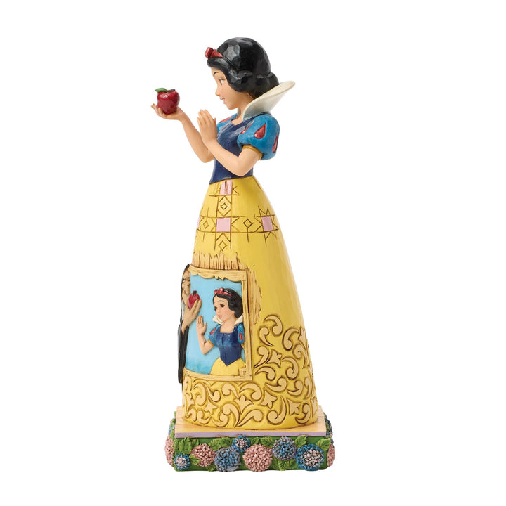 A Poisoned Promise (Snow White Dress Scene Figurine)