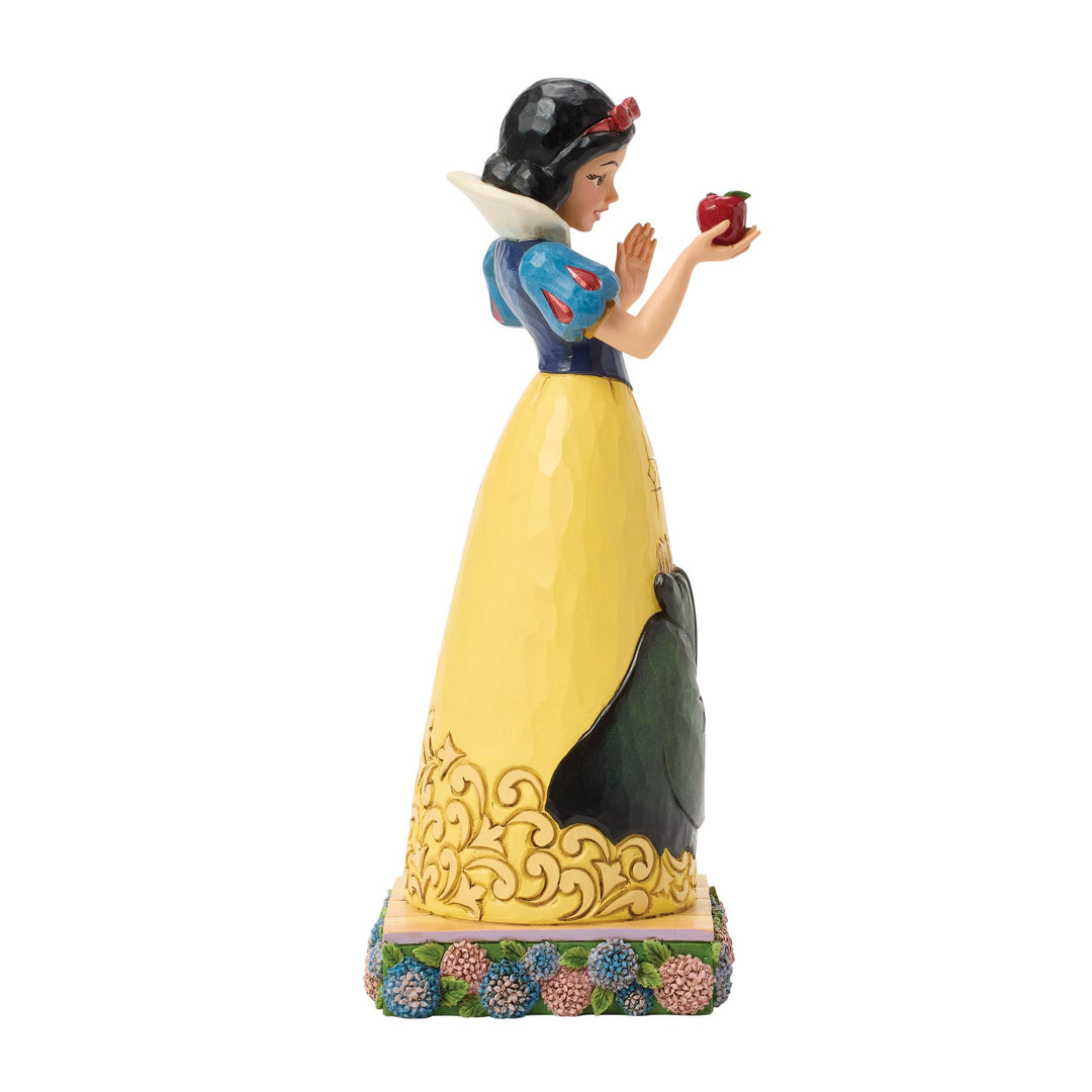 A Poisoned Promise (Snow White Dress Scene Figurine)